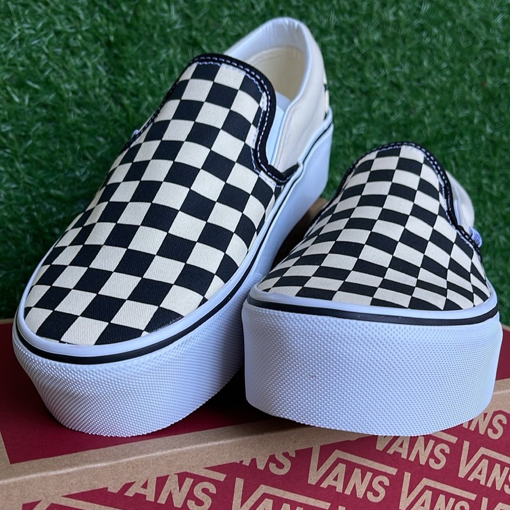 Vans WMNS Classic Slip-On Stackf
Checkerboard Black/Classi
VN0A7Q5RTYQ
Platforms - Picture 5 of 16